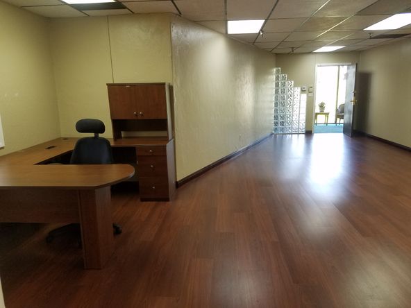 EXCELLENT LAY-OUT. RECEPTION, 2 EXTRA LARGE ROOMS, PRIVATE OFFICE. SALES FLOOR.